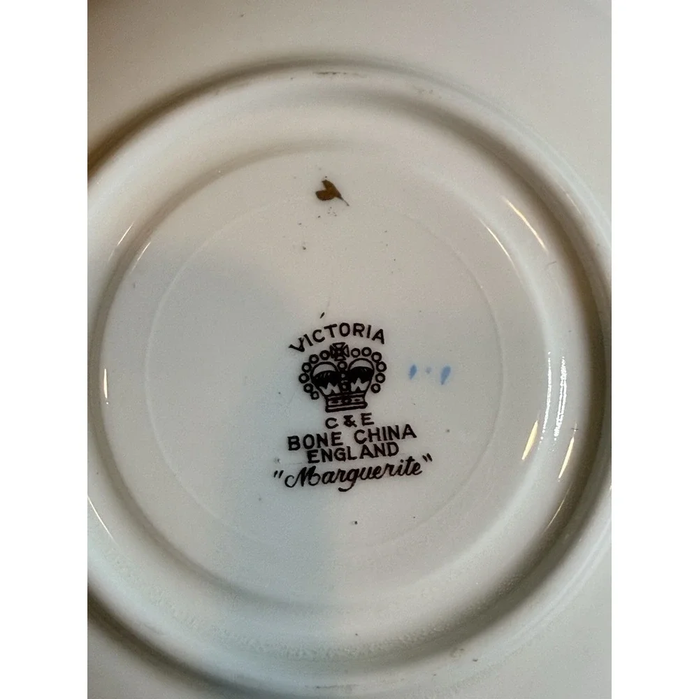 Victoria C&E Bone China England Marguerite Teacup Saucer Daisy Gold Trim VTG